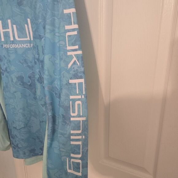 Huk  Blue Performance Fishing Shirt - Picture 3 of 8